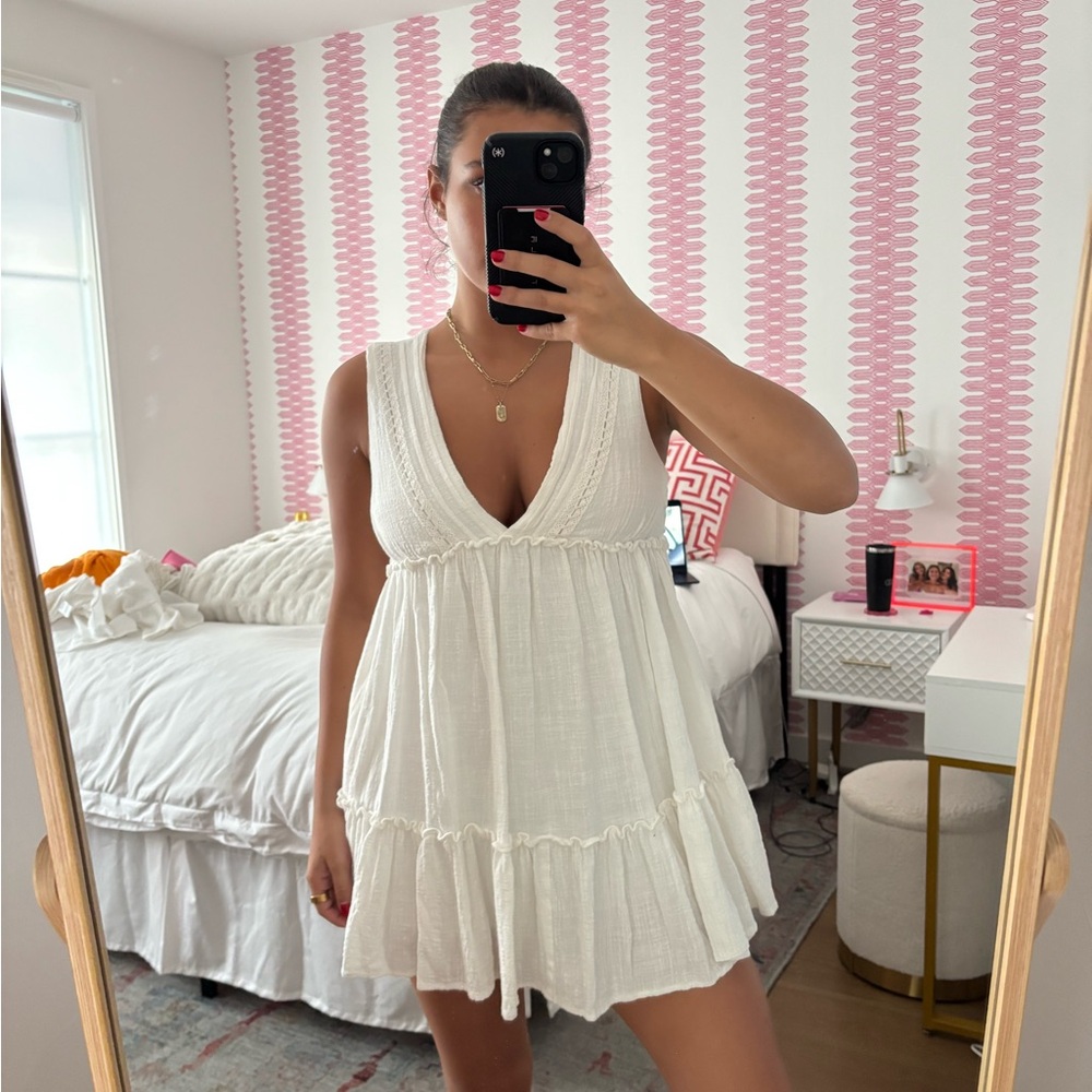 White Sleeveless Dress